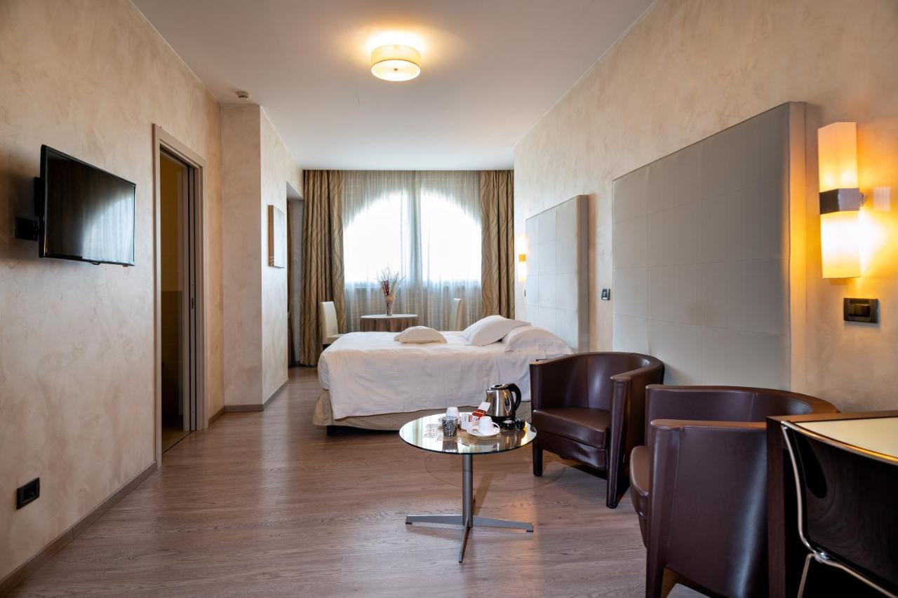 Hotel La Cartiera Vignola  Exteriör bild