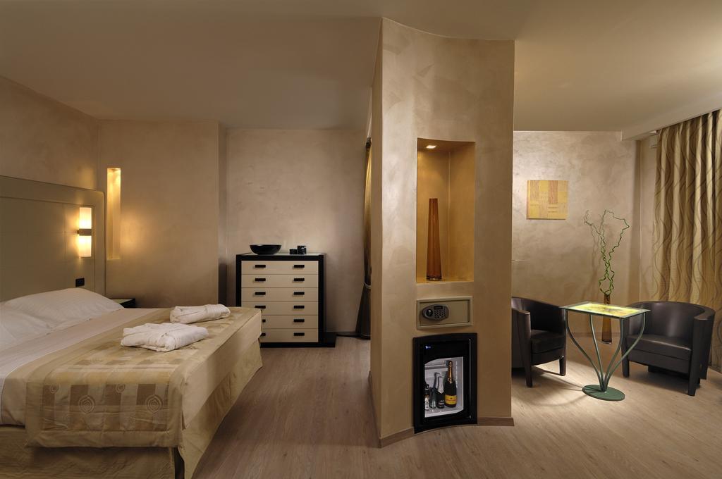 Hotel La Cartiera Vignola  Exteriör bild